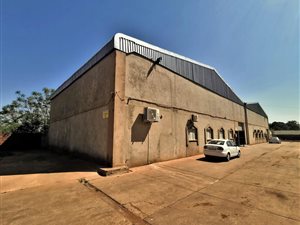 1500 m² Industrial space in Kirkney