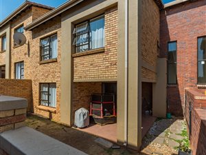 3 Bed Townhouse in Helderkruin