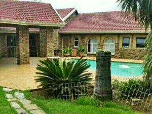 4 Bed House in Constantia Park