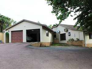 4 Bed House in Cowies Hill Park