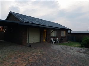 2 Bed House in Middelburg South