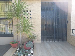 5 Bed House in Claudius