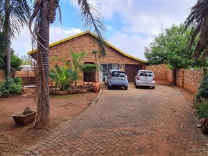 3 Bed House in Heuweloord