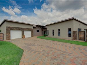 4 Bed House in Raslouw Manor