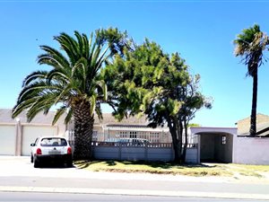 3 Bed House in Macassar