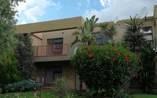 2 Bedroom Townhouse in Helderkruin