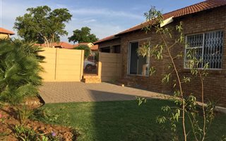 2 Bedroom Cluster in Radiokop