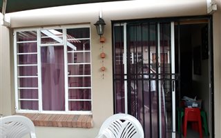 4 Bedroom Townhouse in Langenhoven Park