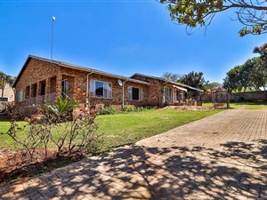 3 Bed House in Colts Hill