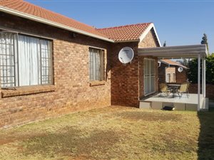 3 Bed Townhouse in Honeydew Manor