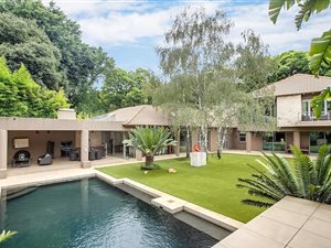 4 Bed House in Melrose