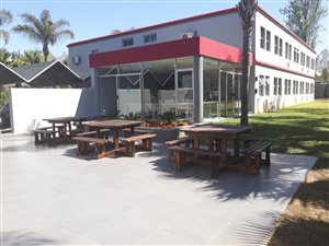 473 m² Commercial space in Lynnwood Manor