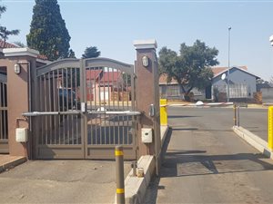 3 Bed Townhouse in Roodepoort West