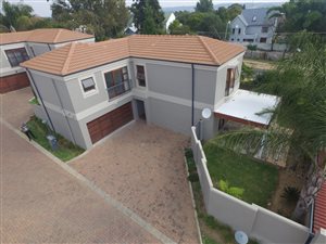 3 Bed Townhouse in Sunninghill