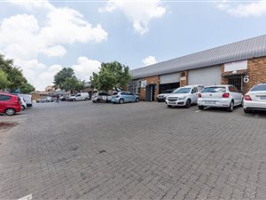 301 m² Industrial space in Isando