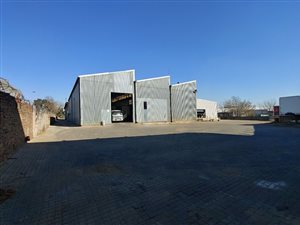 5000 m² Industrial space in Clayville