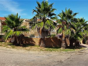 4 Bed House in Dana Bay