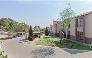 3 Bedroom Townhouse in Dowerglen and Ext