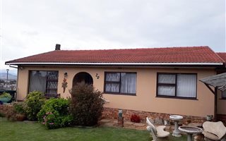 4 Bedroom House in Vredenberg