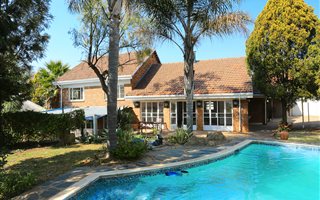 6 Bedroom House in Greenside