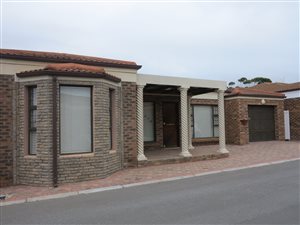 4 Bed Simplex in Hartenbos Heuwels
