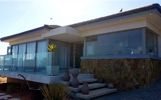 3 Bedroom House in Village On Sea