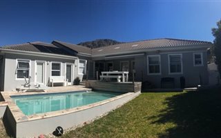 4 Bedroom House in Silvertree Estate
