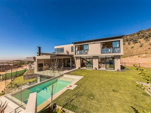 4 Bed House in Eye of Africa