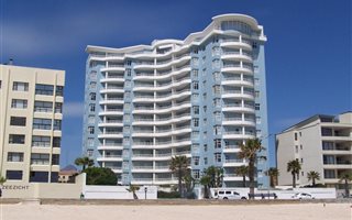 3 Bedroom Apartment in Beachroad