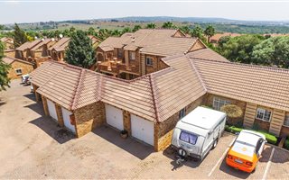 3 Bedroom Simplex in Mooikloof Ridge