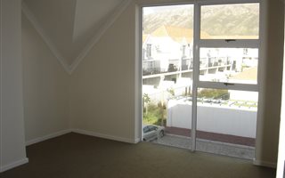 2 Bedroom Apartment in Gordons Bay Central