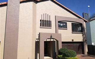 4 Bedroom House in Bankenveld