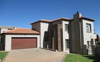 3 Bedroom House in Rietvalleirand