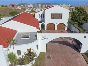 4 Bed House in Bloubergstrand
