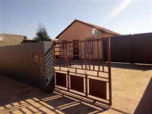 2 Bed House in Lakeside