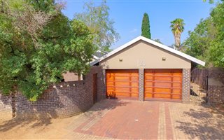 4 Bedroom House in Glen Marais