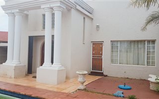 3 Bedroom House in Roodepoort North