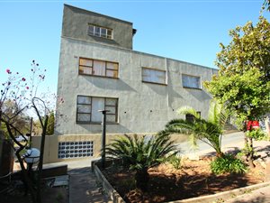 8 Bed House in Greymont
