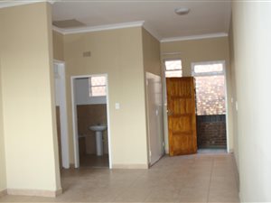 2 Bed Apartment in Troyeville