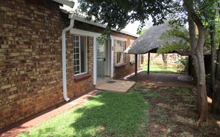 3 Bedroom Townhouse in Die Hoewes