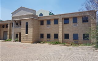 1720 m² Industrial space in Crown City