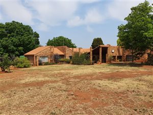 1.1 ha Land available in Die Hoewes