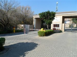 3 Bed Apartment in Paulshof