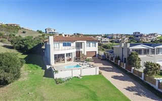 4 Bedroom House in Plettenberg Bay