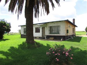 2 ha Farm in Hillside AH