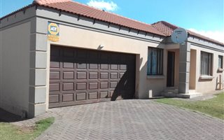 3 Bedroom Townhouse in Jackaroo Park
