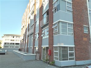2 Bed Apartment in Sea Point
