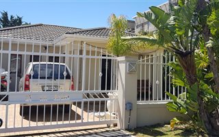 3 Bedroom House in Bloubergrant