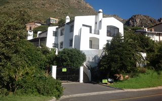 4 Bedroom House in Mountainside