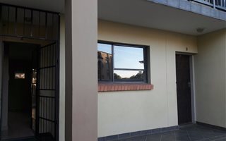 2 Bedroom Apartment in Geelhoutpark